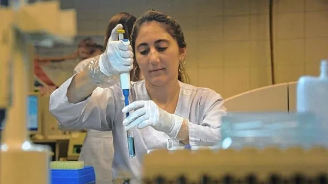 Bioquímicos santafesinos comenzaron a cobrar una diferencia arancelaria