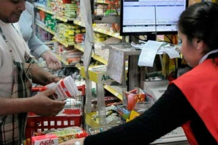 Empleados de Comercio recibirán un aumento en febrero y tendrán paritarias mensuales