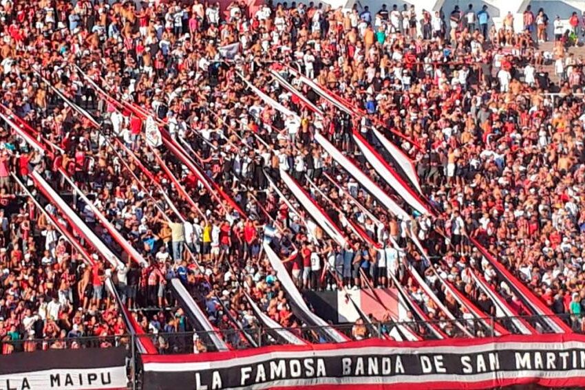 Violencia en el fútbol: mataron a un hincha de Chacarita durante el partido con Maipú