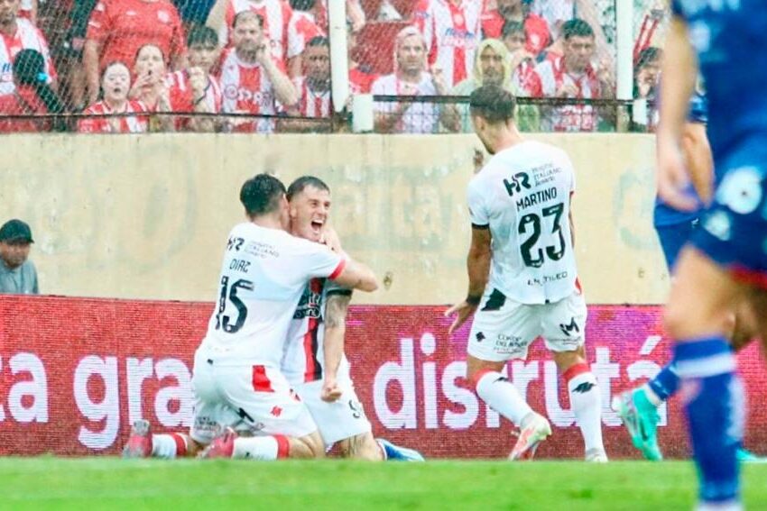 Unión tuvo un partido para el olvido y cayó ante el puntero Newell ‘s