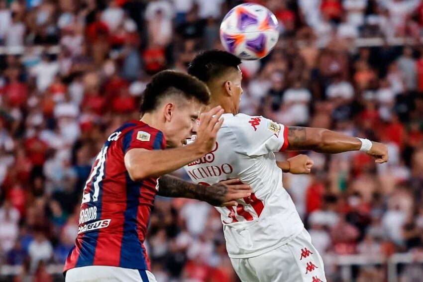 Huracán y San Lorenzo se enfrentan en un clásico con mucho en juego