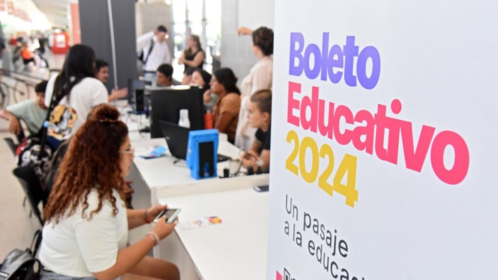 A un mes de su lanzamiento, el Boleto Educativo 2024 superó los 200 mil inscriptos