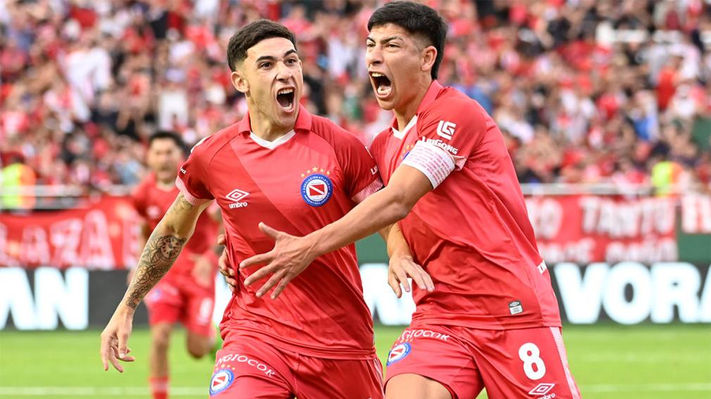 Argentinos Juniors festejó en los penales y se instaló en las semifinales de la Copa de la Liga