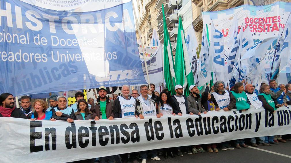 Universidades de todo el país marchan este martes en contra del ajuste presupuestario de Javier Milei