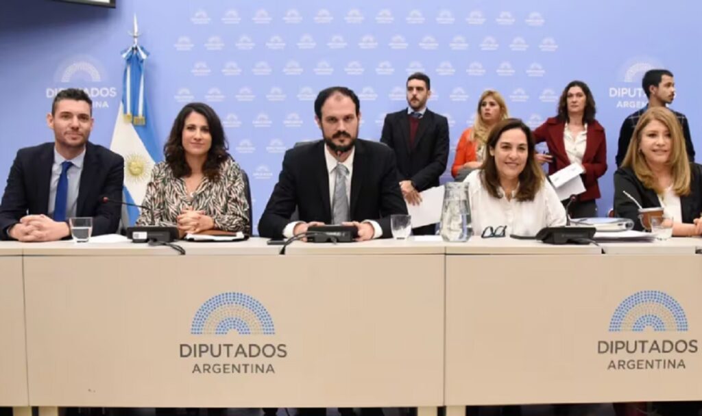 La “Ley Bases” obtuvo dictamen y se debatirá la semana que viene