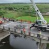 Comenzaron a montar el puente Bailey sobre el Carretero