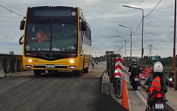 El transporte público ya transita por el Puente Bailey