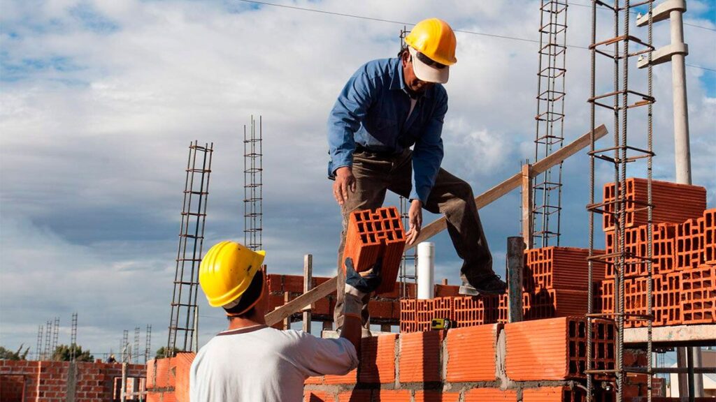 En busca de aprobar la Ley Ómnibus, el Gobierno ofrece obras a cambio de apoyo