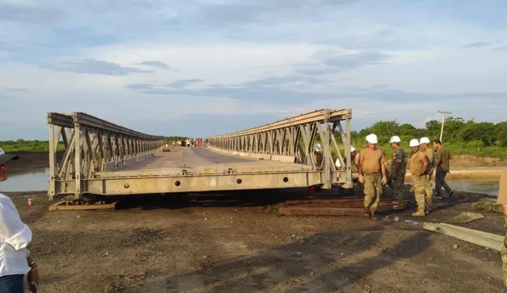 Este jueves comienzan a instalar el puente Bailey sobre el Carretero