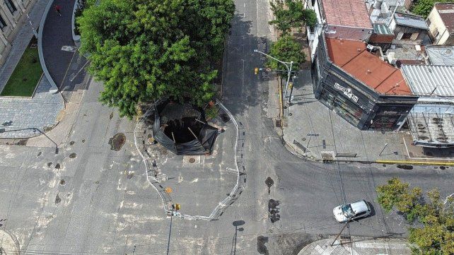 Habilitaron un carril lindante al socavón de Boulevard y 9 de julio