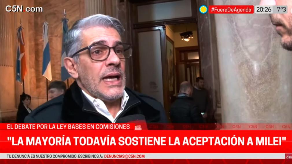 “Cambiamos dólares para llegar a fin de mes” dijo Pablo Echarri sobre la crisis económica que vive