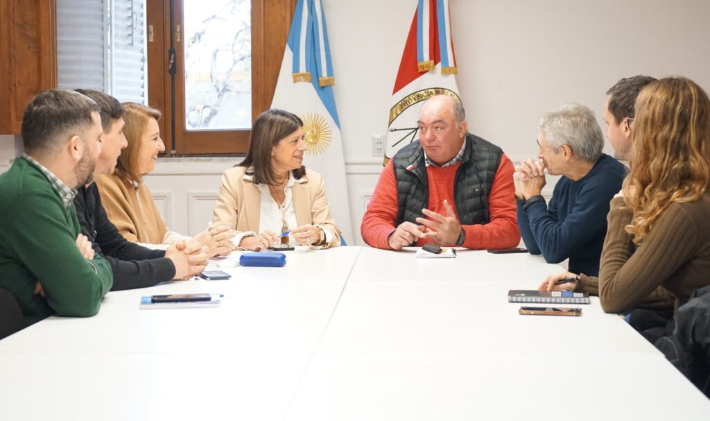 Clara García y Mónica Fein mantuvieron una reunión con FISFE por la industria santafesina