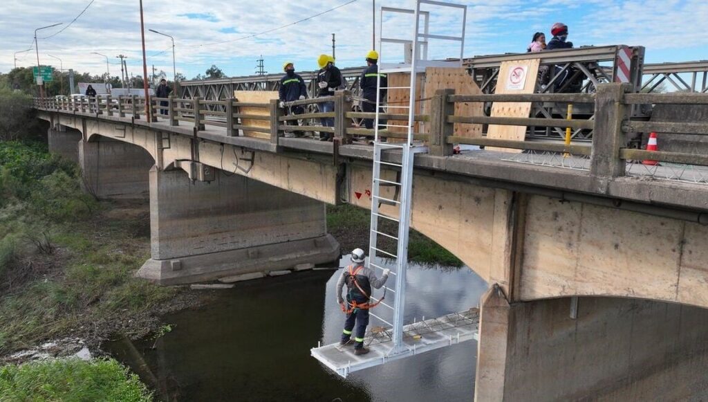 Continúa la reparación del puente Carretero a pesar de los robos