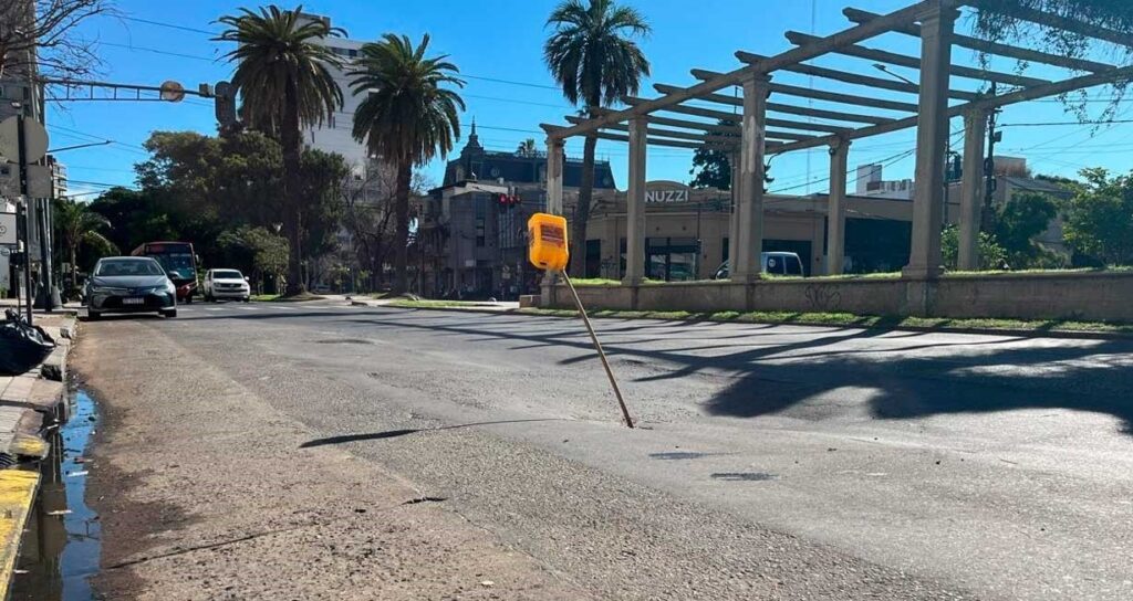 Apareció un nuevo hundimiento frente a la Estación Belgrano