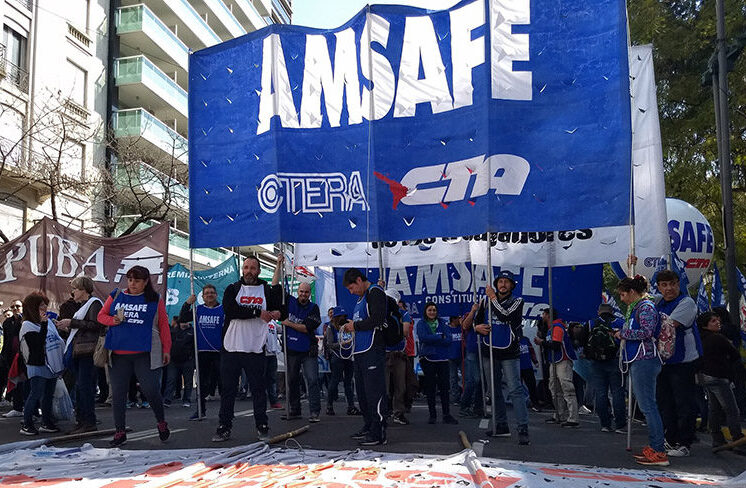 Presentación colectiva de docentes contra el descuento de días de paro