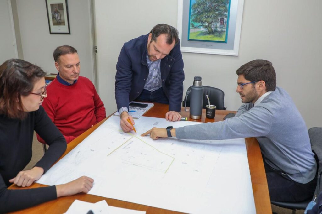 Pullaro, Enrico y Weiss Ackerley se reunieron para avanzar en el proyecto del nuevo puente