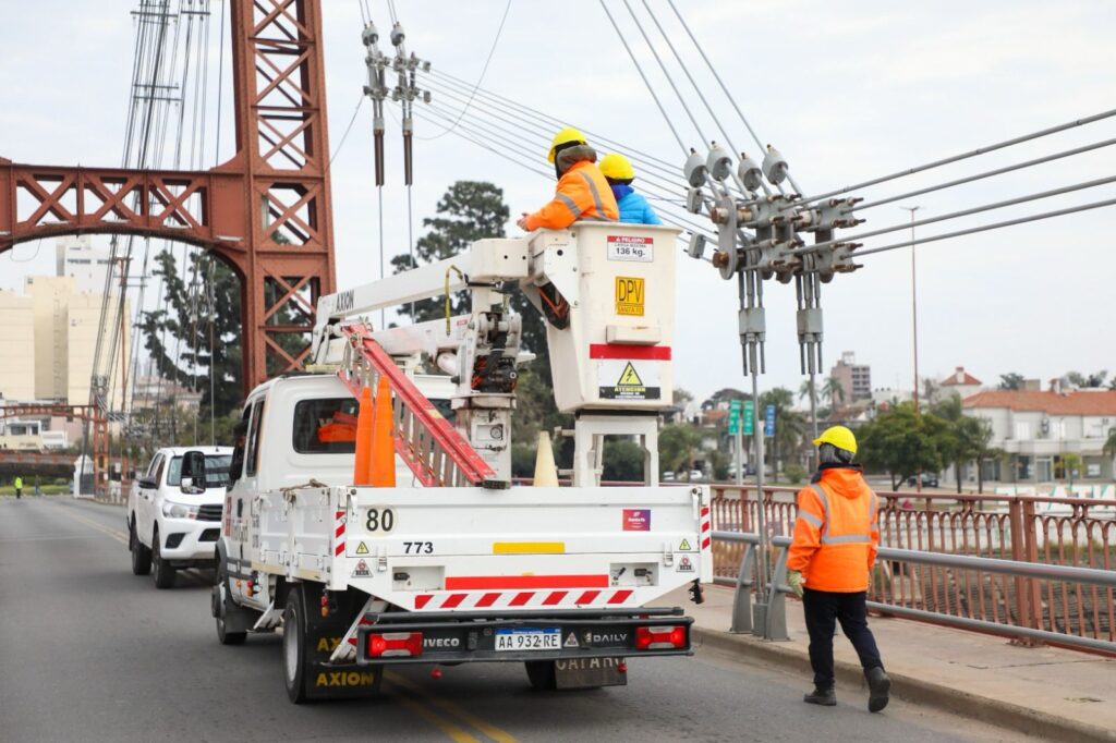 Se realizaron tareas de mantenimiento en el Puente Colgante