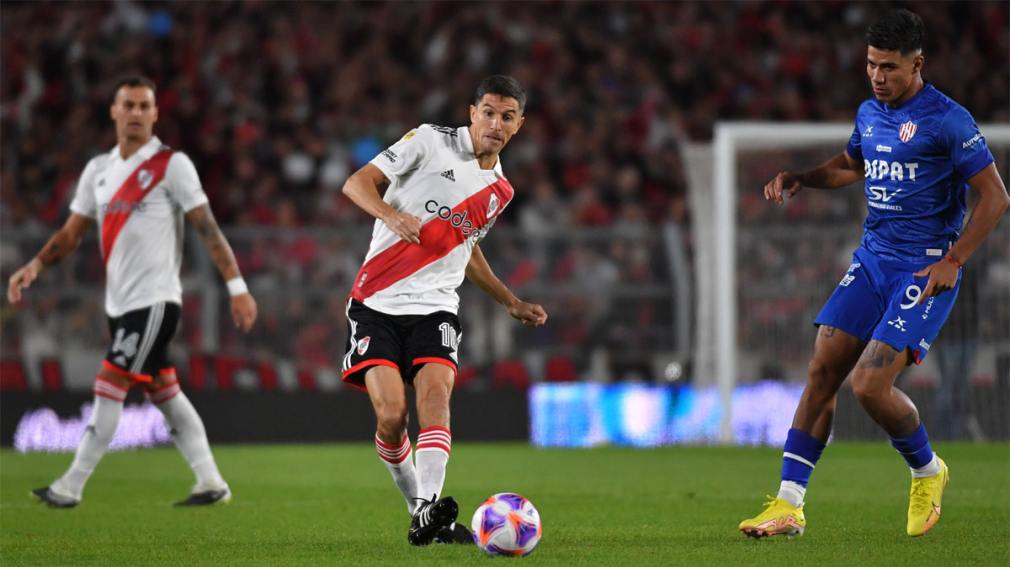 Unión recibe a River en un partido clave para mantenerse arriba