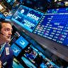 Las acciones argentinas caen hasta 12% en Wall Street y el riesgo país se acerca a 1.600 puntos