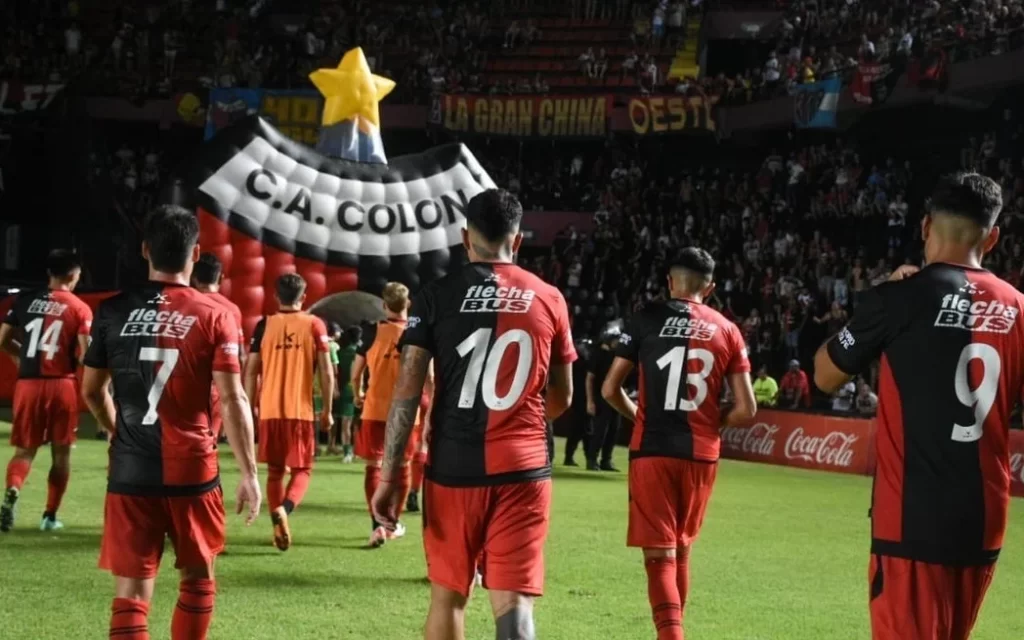 Colón obligado a ganar para no perder terreno en la punta del ascenso