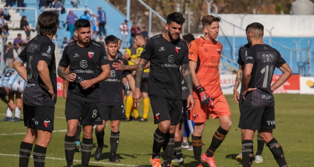 Colón volvió a perder y se complica en el campeonato