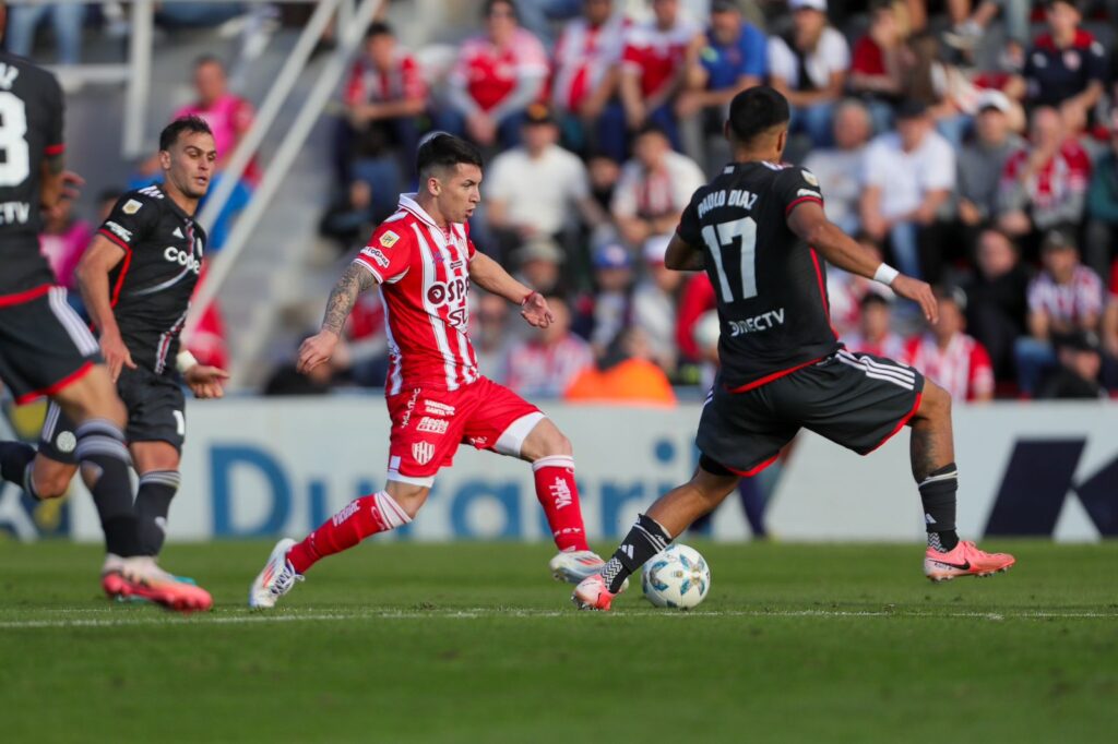 Unión empató con River y perdió la chance de ser puntero