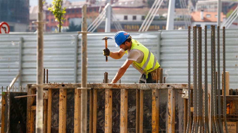 El PBI cayó 3,4% en los primeros seis meses del gobierno de Milei