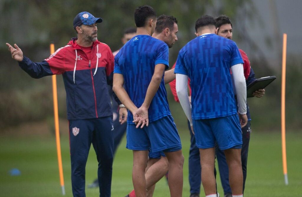 Unión arrancó esta tarde el desafío de Lanús