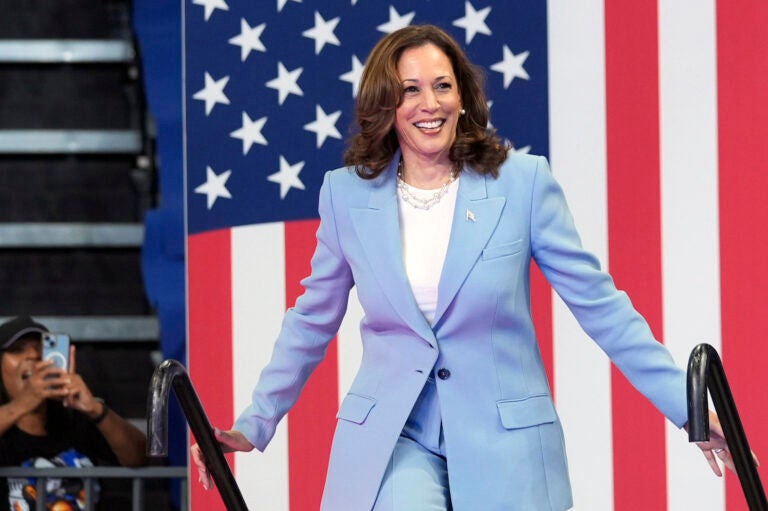 Kamala Harris: Trump hará retroceder a EEUU