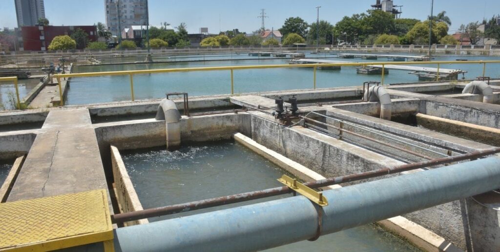 Renovarán las redes de agua potable y cloacas en la ciudad de Santa Fe