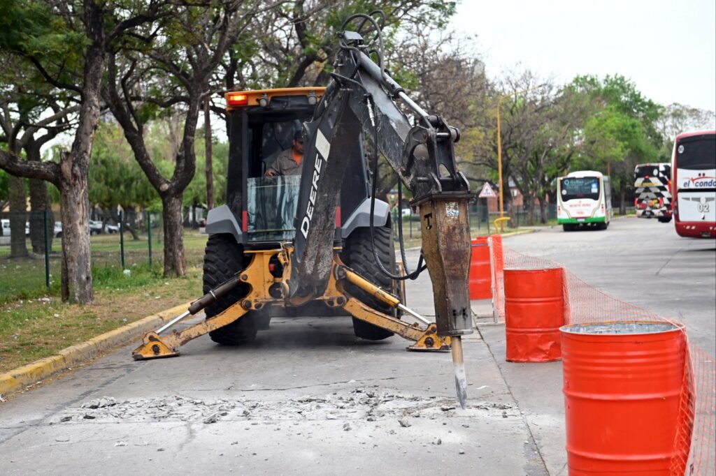 Comenzó la reparación de la calle interna de la Terminal de Ómnibus