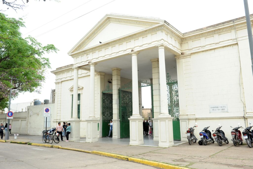 El Cementerio Municipal ampliará el horario de visitas este domingo