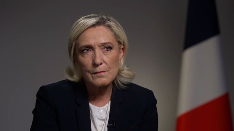 Marine Le Pen enfrenta juicio por malversación que podría inhabilitarla como candidata