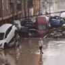 España sigue buscando víctimas del temporal, mientras la alerta se mantiene