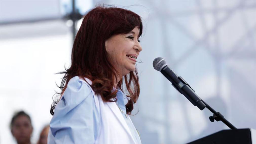 Cristina Kirchner chicaneó a Milei: “Desregulá los medicamentos, a ver si te animás”