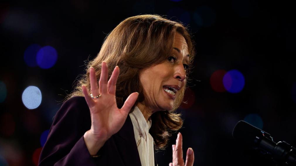 Kamala Harris canceló su discurso y aseguró: “Todavía tenemos votos por contar”