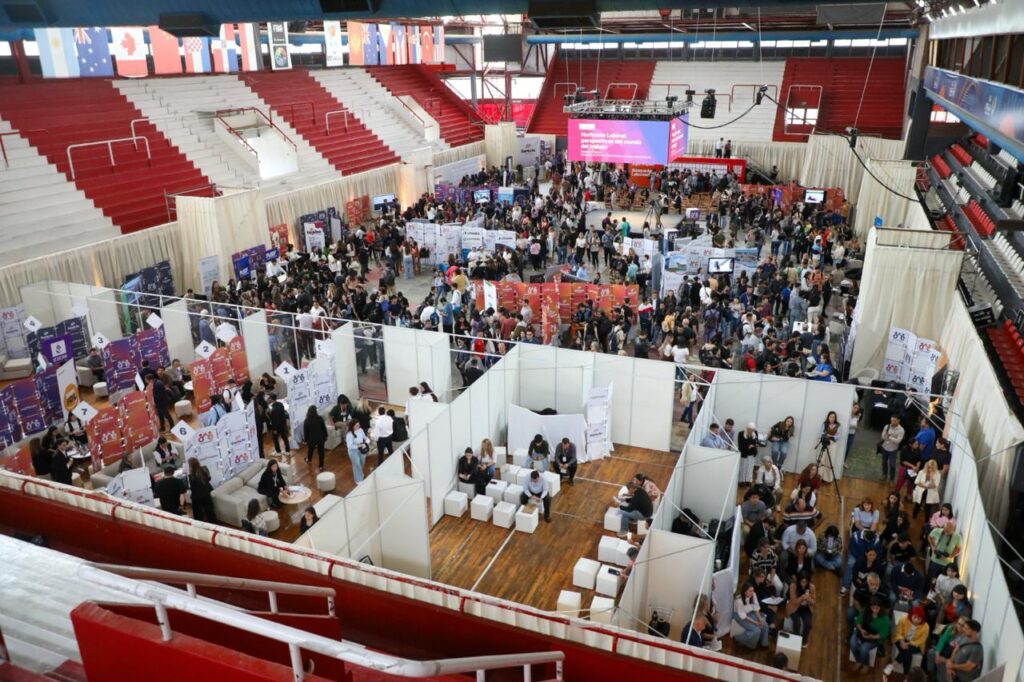 Rotundo éxito de la Expo Empleo en la ciudad de Santa Fe: 5.600 inscriptos y 1.300 encuentros