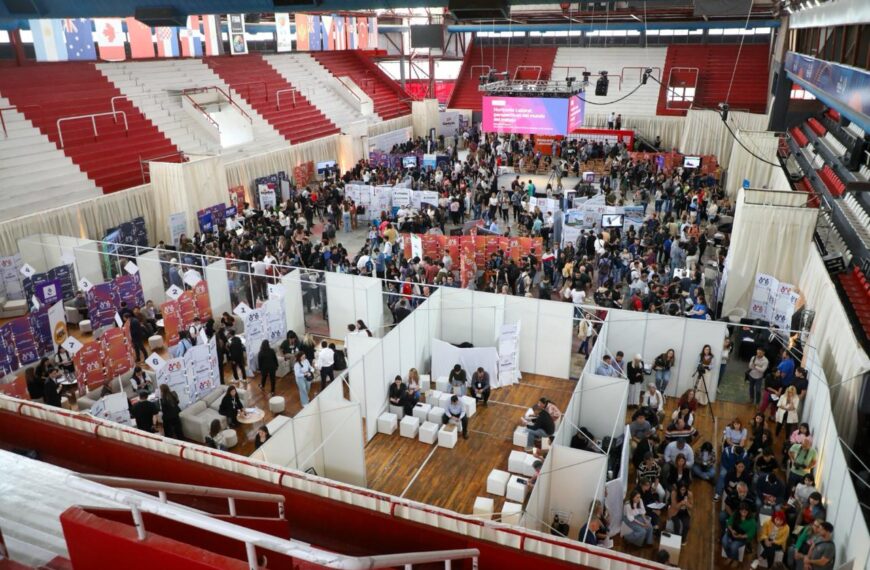 Rotundo éxito de la Expo Empleo en la ciudad de Santa Fe: 5.600 inscriptos y 1.300 encuentros