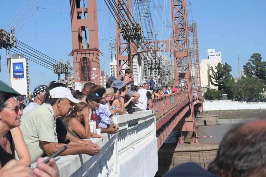 El Puente Colgante con récord de público en el inicio de una nueva edición de la maratón Santa Fe-Coronda