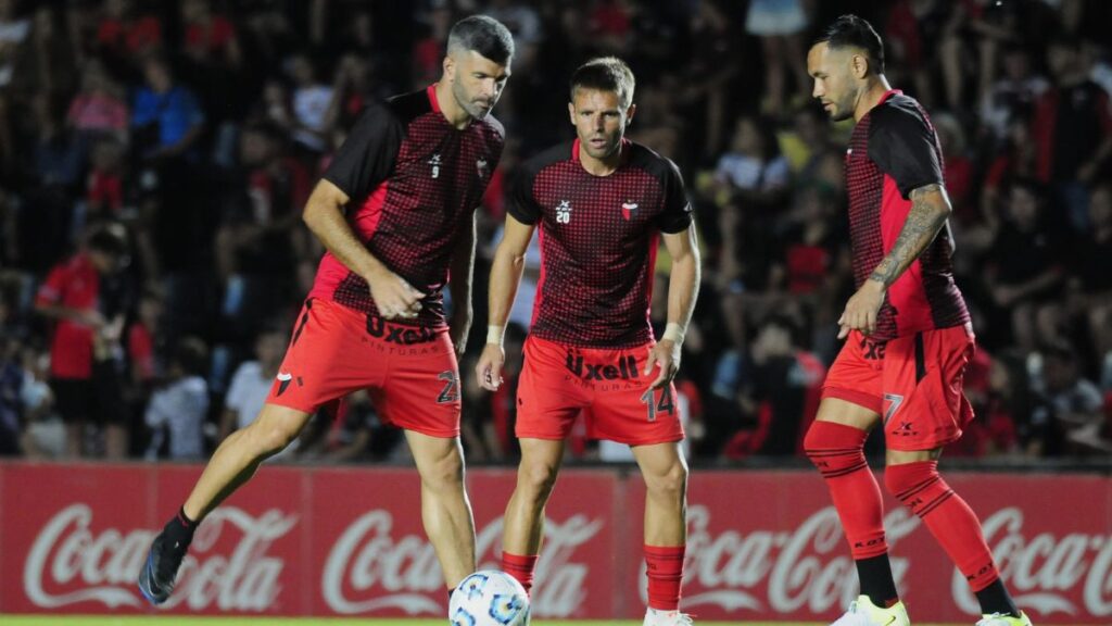 Colón ya piensa en Chicago y Pereyra define los 11