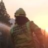 Brigadistas santafesinos continúan combatiendo focos de incendio al pie del volcán Lanín