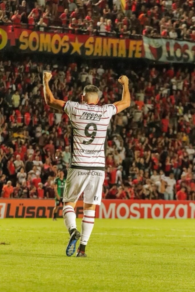 Colón sacó adelante un partido durísimo y logró su primera victoria del año