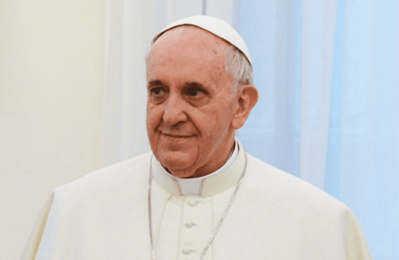 El Papa Francisco mostró una “ligera mejoría”