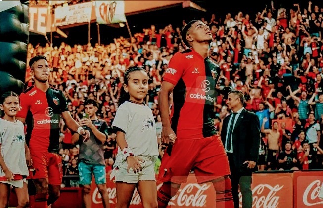 Colón: Los niños y niñas socios que ingresarán a la cancha con el equipo titular