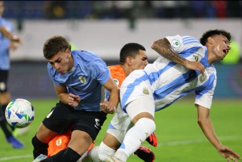 Sudamericano Sub-20: Agustín Ruberto se lesionó los ligamentos de la rodilla izquierda en el triunfo 4 a 3 de Argentina ante Uruguay