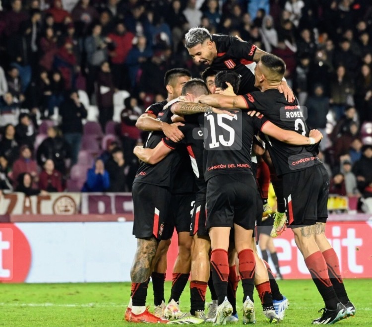 Estudiantes “Pinchó” a River y se subió a la cima de la Zona A